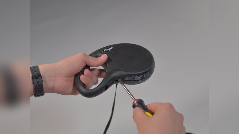 How To Fix A Retractable Leash Without Screws
