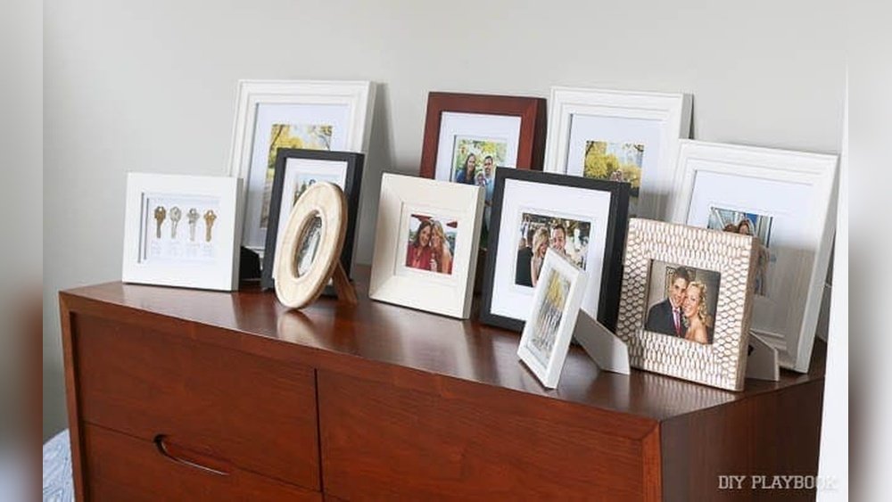 How to Display Framed Photos on a Table