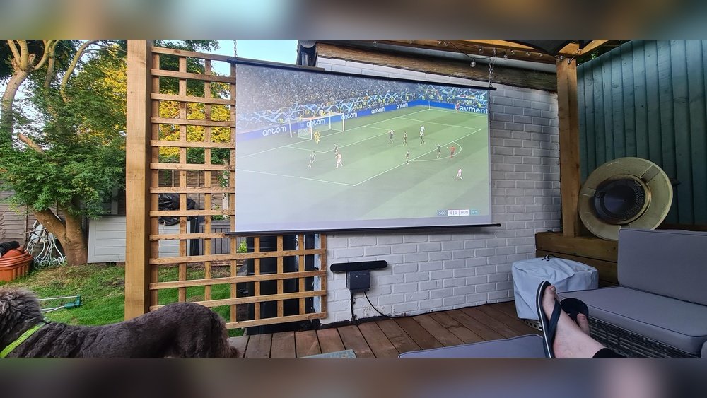 How to Use a Projector During the Day